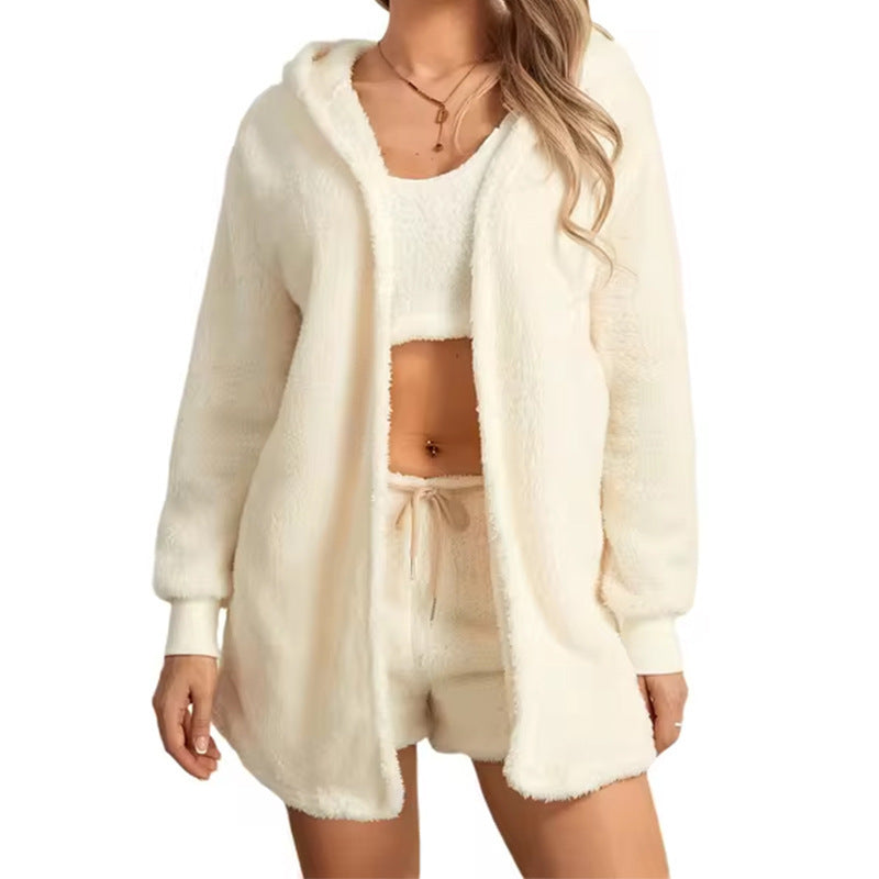 Halla | Chique pluche jas met capuchon en korte broek set