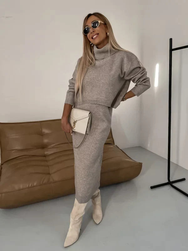 MIDI-JURK EN BLOUSE MET HOGE HALS
