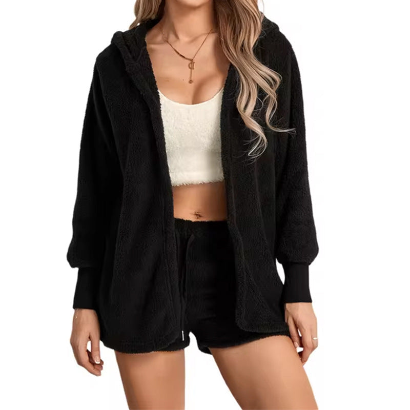 Halla | Chique pluche jas met capuchon en korte broek set