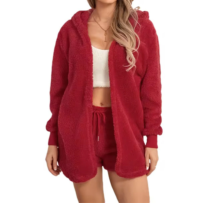 Halla | Chique pluche jas met capuchon en korte broek set