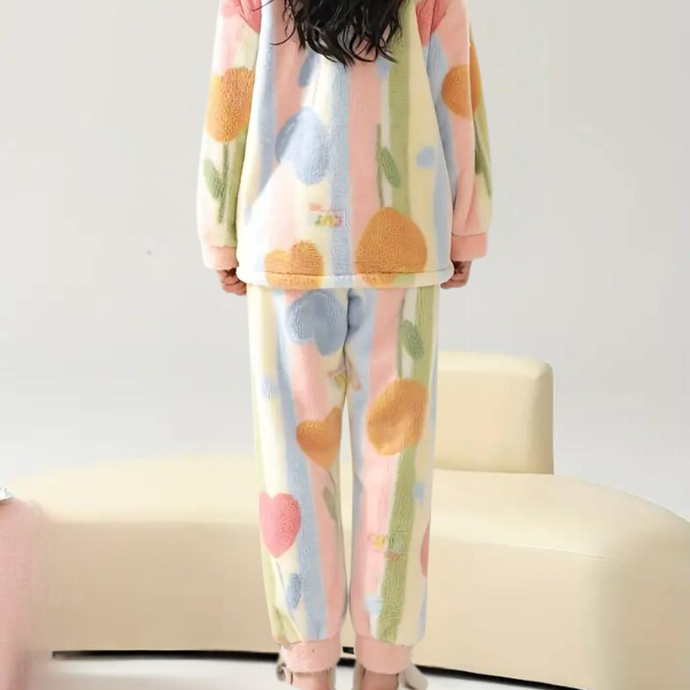 Branka | Chique veelkleurige fluffy fleece winter warme pyjama set