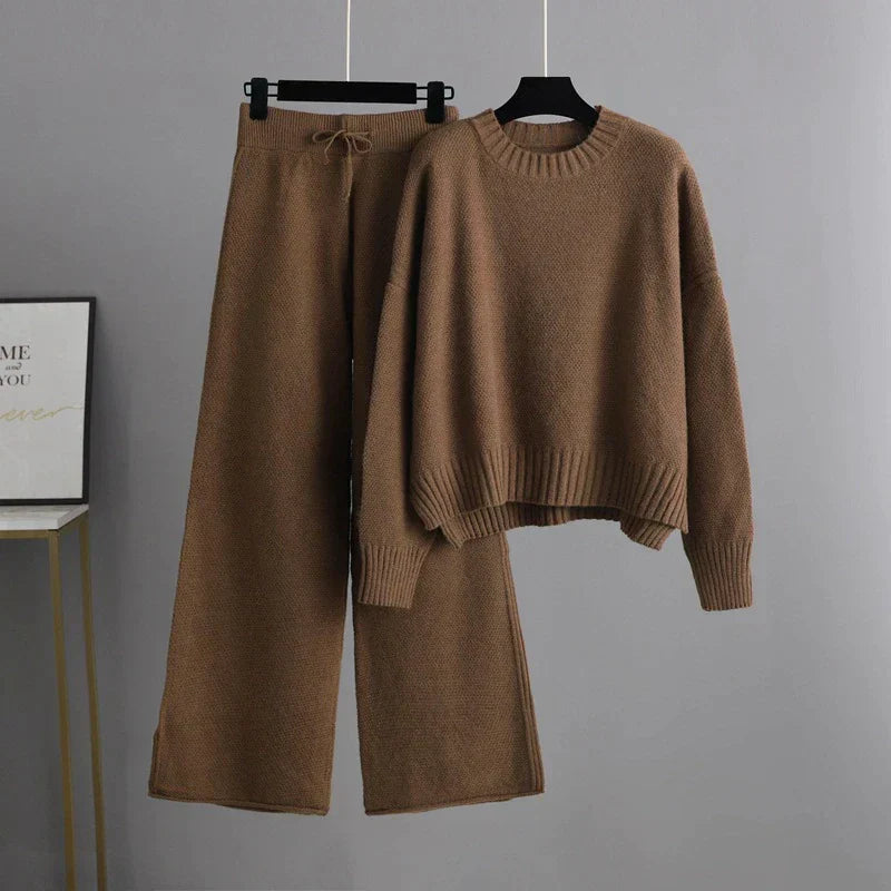 Serina | Klassiek gebreid duo: trui & broek met wijde pijpen
