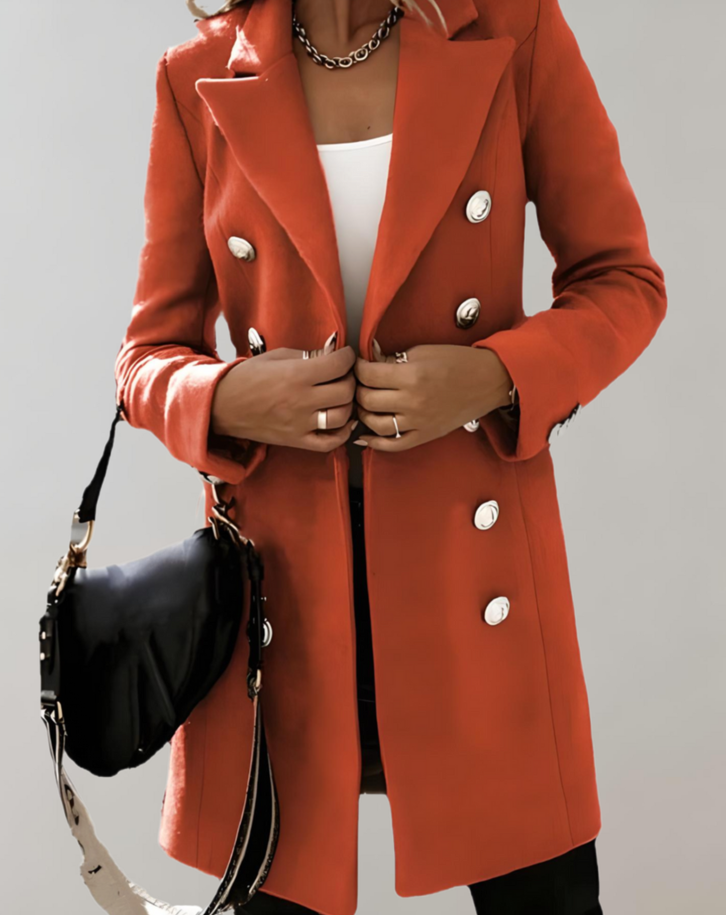 Femke | Lange en oversized blazer met grote knopen en kraag
