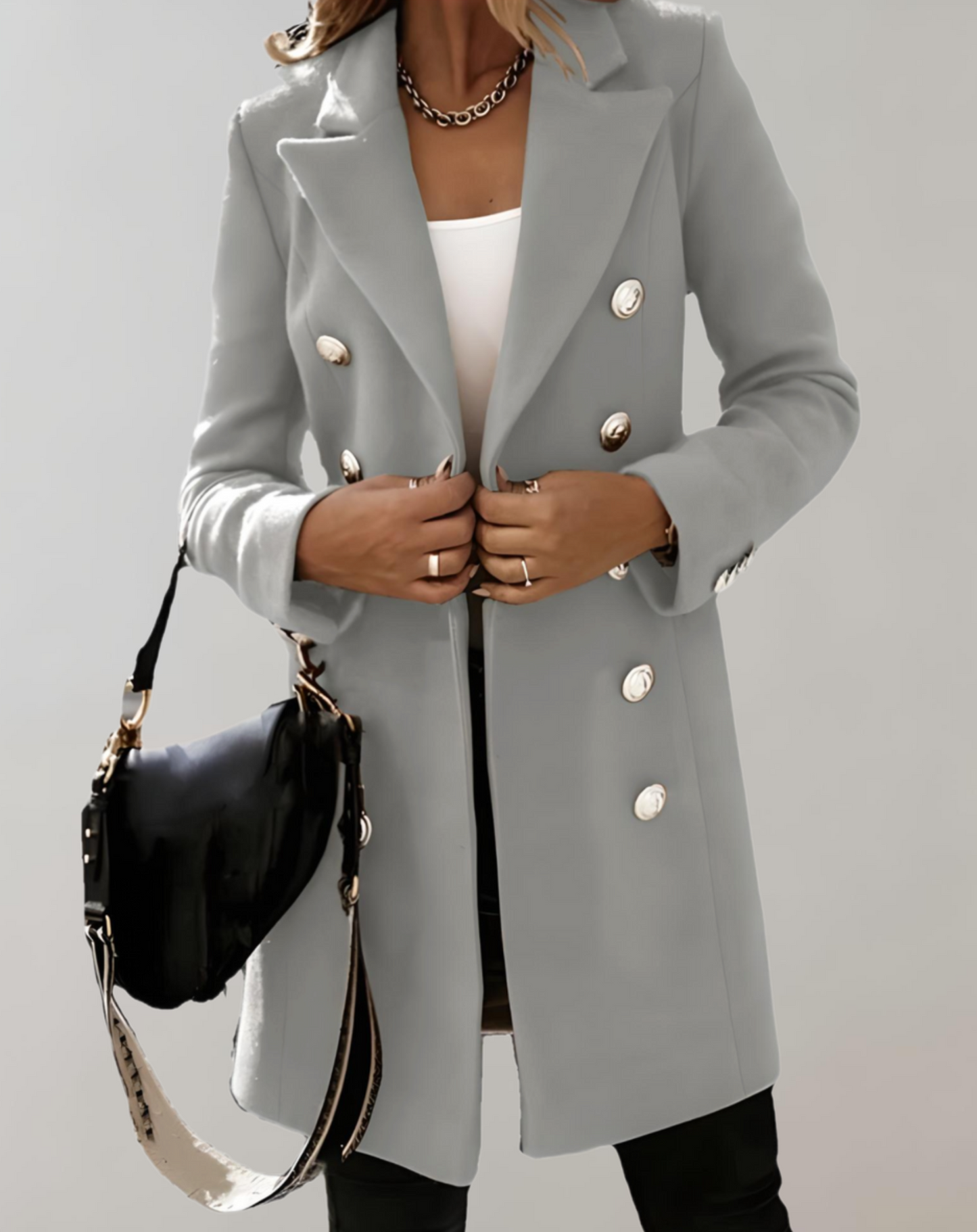 Femke | Lange en oversized blazer met grote knopen en kraag