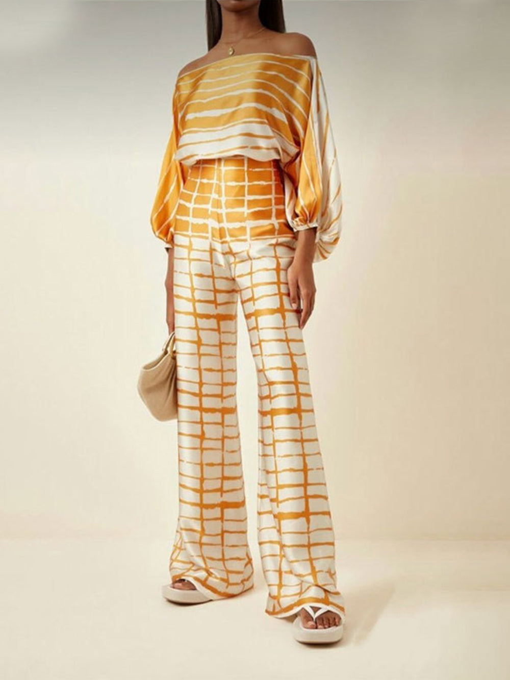 Simone | Satijnen off-shoulder top & broek set