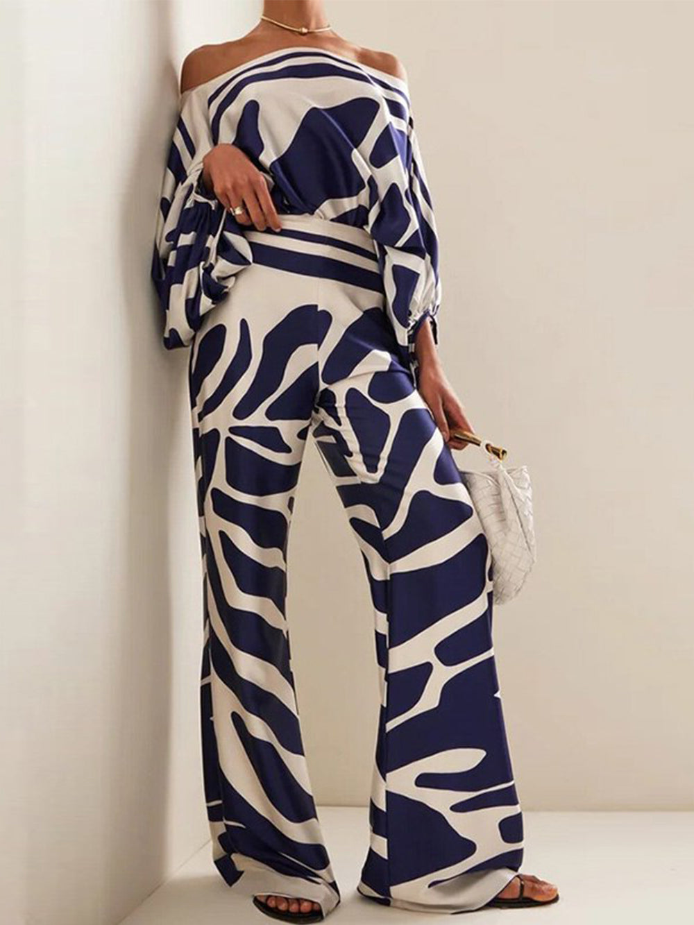 Simone | Satijnen off-shoulder top & broek set