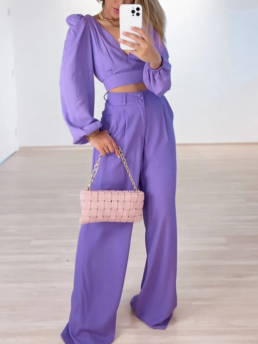 Bernadette | Elegante Plunge Hals Top Lavendel Broek Set