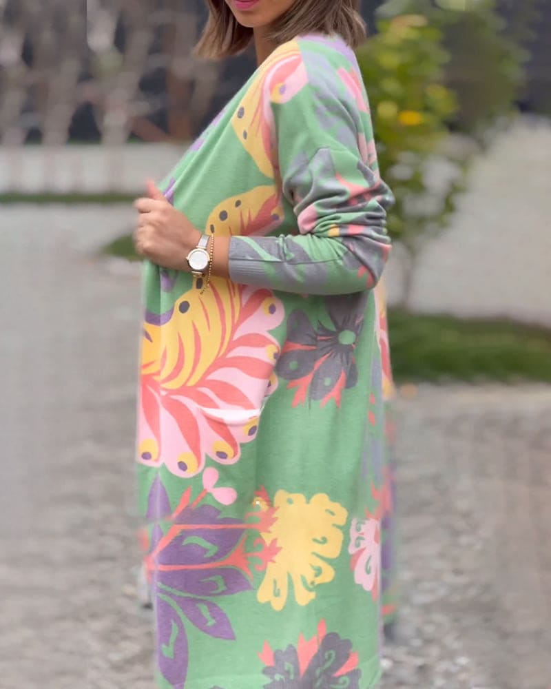 Jara | Een Cardigan Met Een Kleurrijke Print