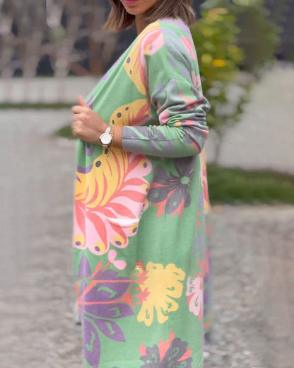 Jara | Een Cardigan Met Een Kleurrijke Print