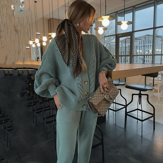 Emelina | Oversized gebreide kabeltrui en aansluitende broek - Knusse, chique gebreide kleding