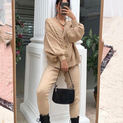 Emelina | Oversized gebreide kabeltrui en aansluitende broek - Knusse, chique gebreide kleding