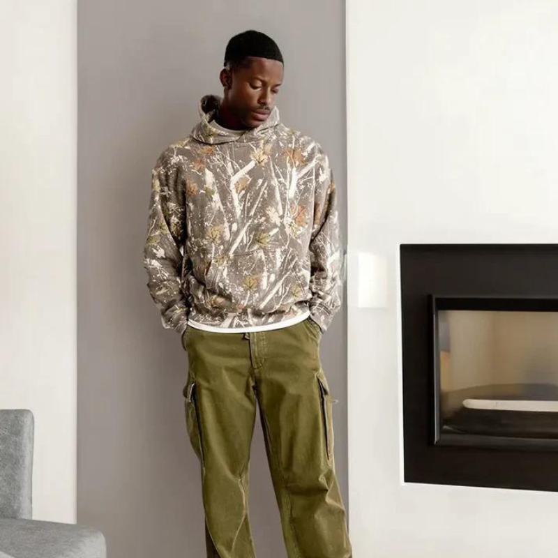 RusticRebel | Trendy hoodie met camo esdoornbladprint en kangoeroezak
