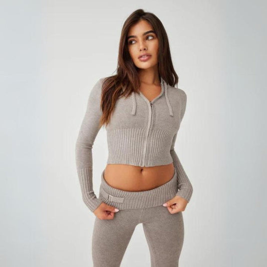 Aruna  | Knus gebreide cropped trui en broek bijpassende set